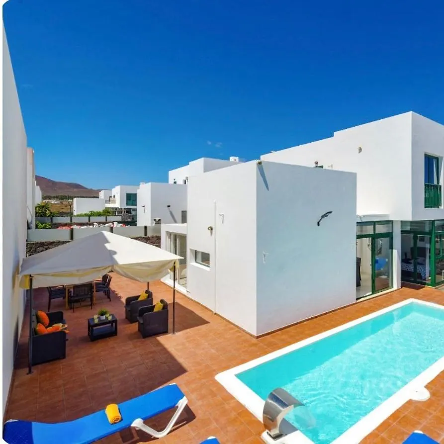 Spacious Private Villa & Private Heated Pool - Villa Sunshine Costa Teguise