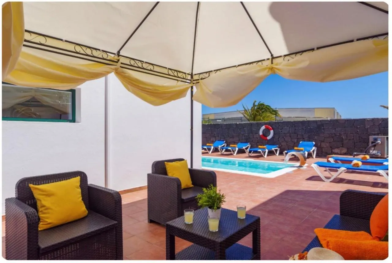 Spacious Private Villa & Private Heated Pool - Villa Sunshine Costa Teguise 0*,  Ισπανία