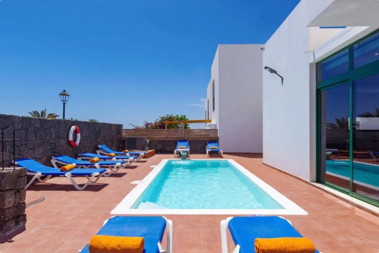 Spacious Private Villa & Private Heated Pool - Villa Sunshine Costa Teguise